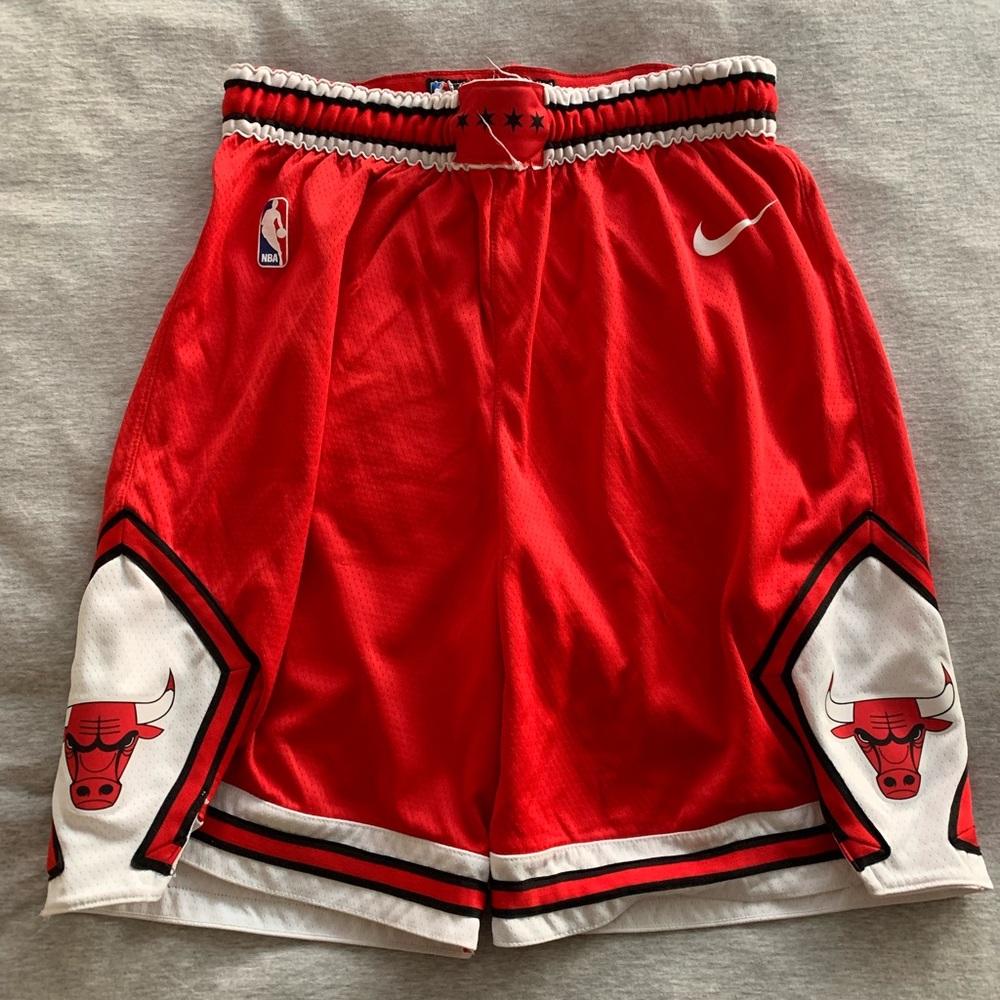 Chicago Bulls large sized basketball shorts